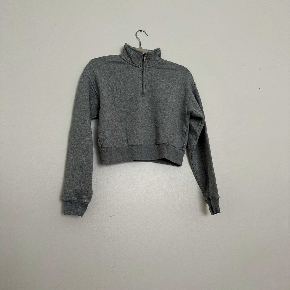 Aritzia Tna grey quarter zip long sleeve size S